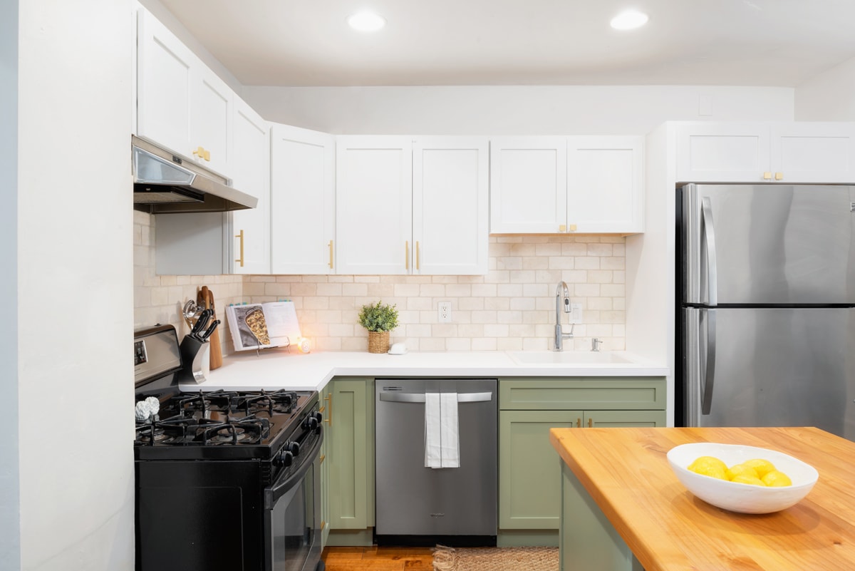 Modern white and green kitchen with shaker style doors.